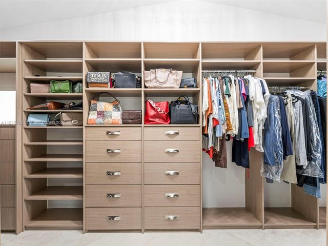 6180 Pine Tree Dr, Miami Beach, FL 33140