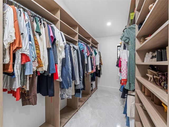 6180 Pine Tree Dr, Miami Beach, FL 33140