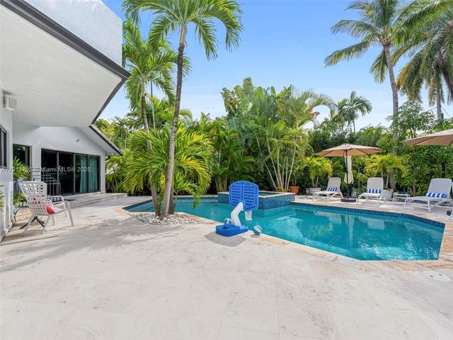 6180 Pine Tree Dr, Miami Beach, FL 33140