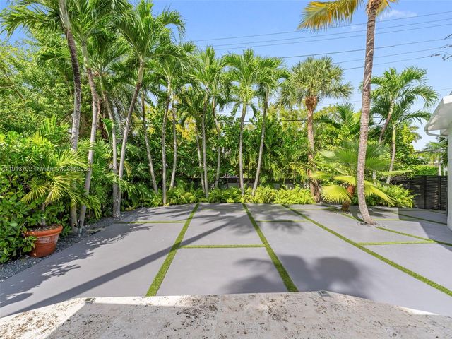 6180 Pine Tree Dr, Miami Beach, FL 33140