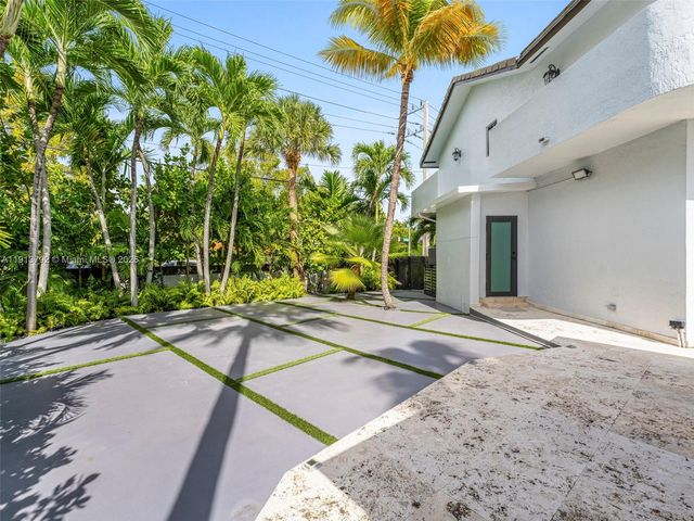 6180 Pine Tree Dr, Miami Beach, FL 33140