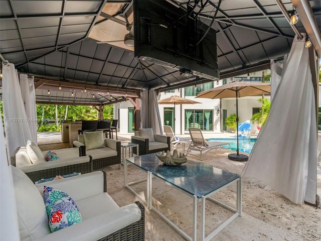 6180 Pine Tree Dr, Miami Beach, FL 33140