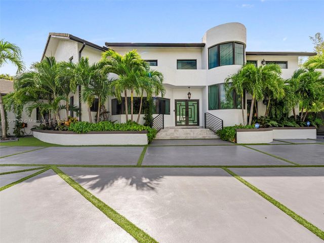 6180 Pine Tree Dr, Miami Beach, FL 33140