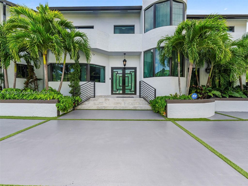6180 Pine Tree Dr, Miami Beach, FL 33140