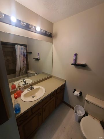 2107 Cambridge Dr Apt B, Goshen, IN 46528