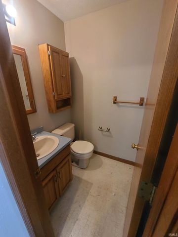 2107 Cambridge Dr Apt B, Goshen, IN 46528