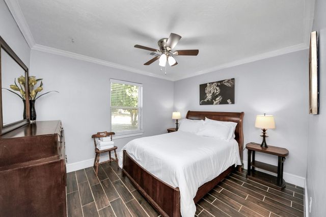 8607 Shadow Crest Street, Houston, TX 77074