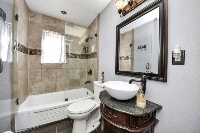 8607 Shadow Crest Street, Houston, TX 77074