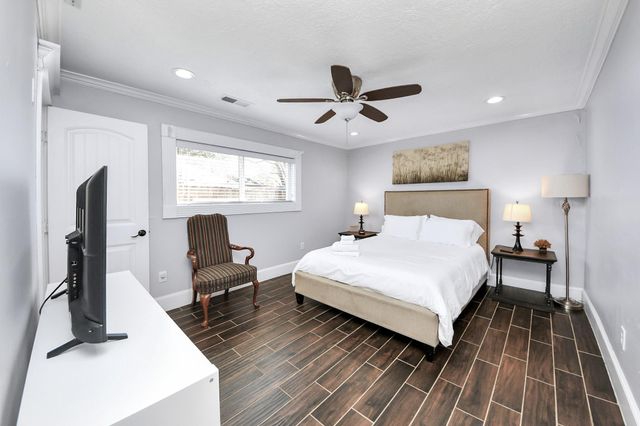8607 Shadow Crest Street, Houston, TX 77074