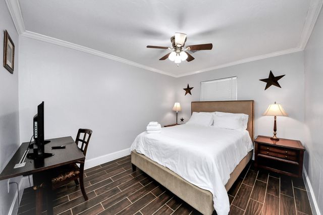8607 Shadow Crest Street, Houston, TX 77074