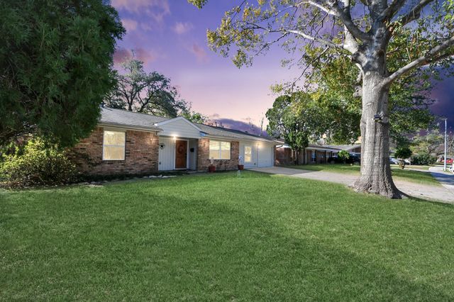 8607 Shadow Crest Street, Houston, TX 77074