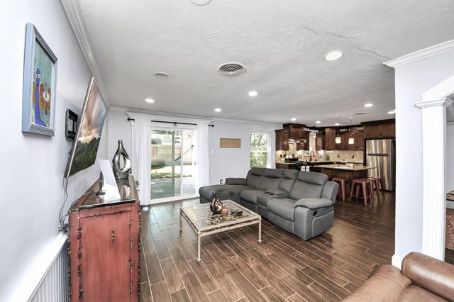 8607 Shadow Crest Street, Houston, TX 77074