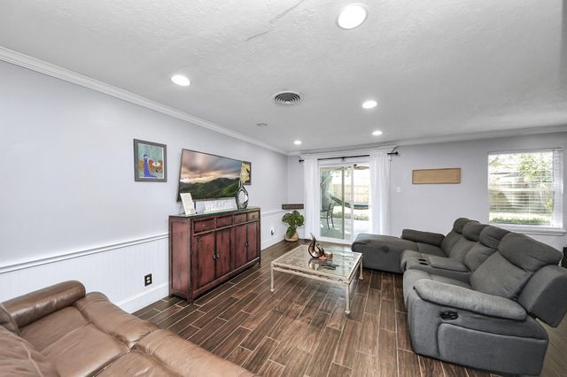 8607 Shadow Crest Street, Houston, TX 77074