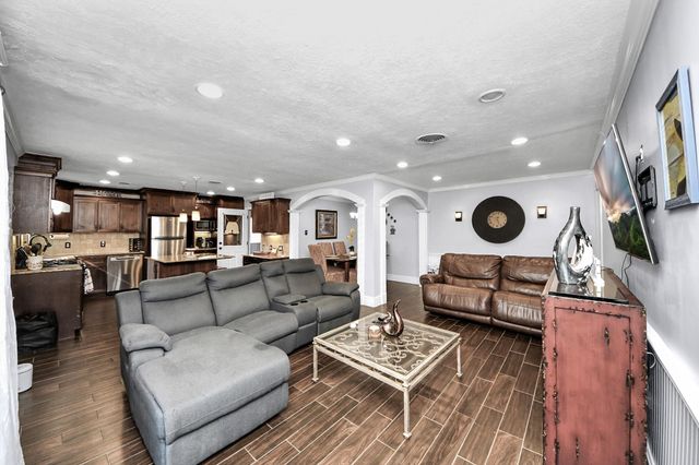 8607 Shadow Crest Street, Houston, TX 77074