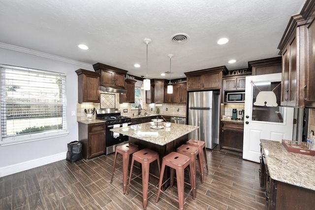 8607 Shadow Crest Street, Houston, TX 77074