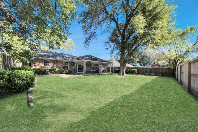 8607 Shadow Crest Street, Houston, TX 77074
