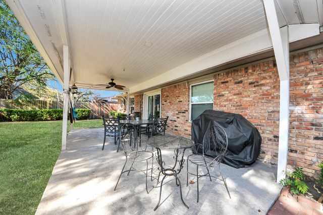 8607 Shadow Crest Street, Houston, TX 77074