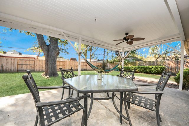 8607 Shadow Crest Street, Houston, TX 77074