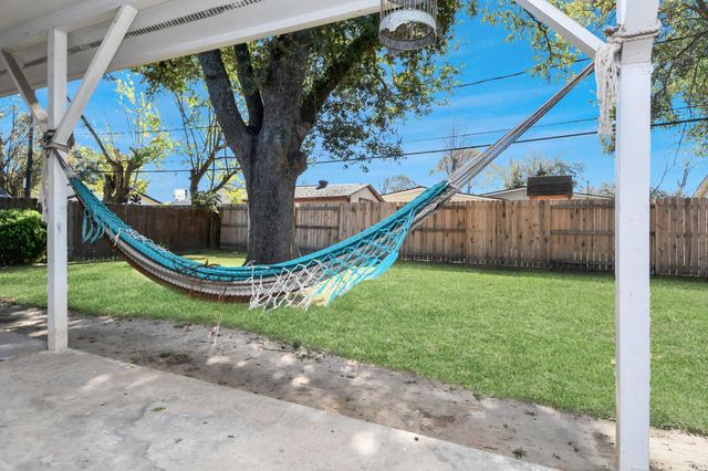 8607 Shadow Crest Street, Houston, TX 77074