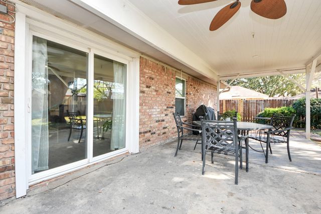 8607 Shadow Crest Street, Houston, TX 77074