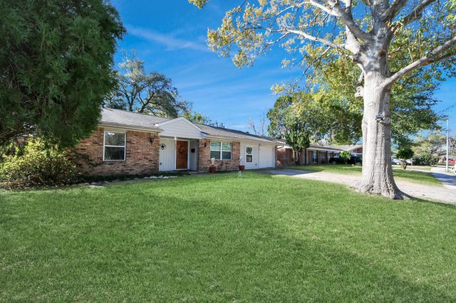 8607 Shadow Crest Street, Houston, TX 77074