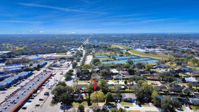 8607 Shadow Crest Street, Houston, TX 77074