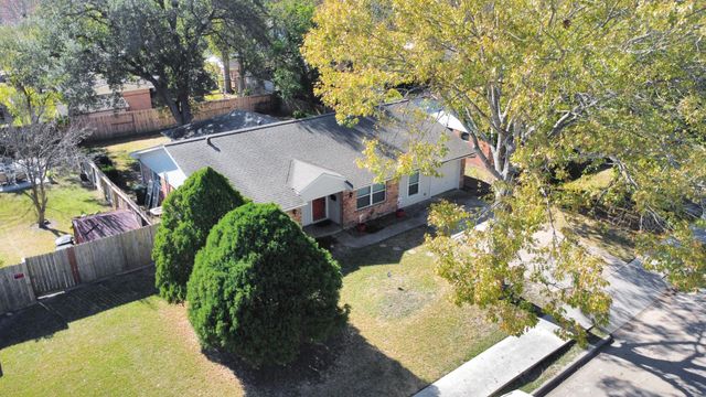 8607 Shadow Crest Street, Houston, TX 77074