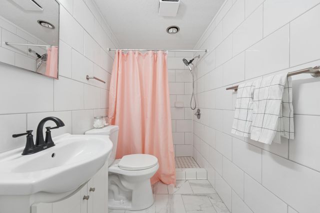 1425 Orkla Drive, Golden Valley, MN 55427