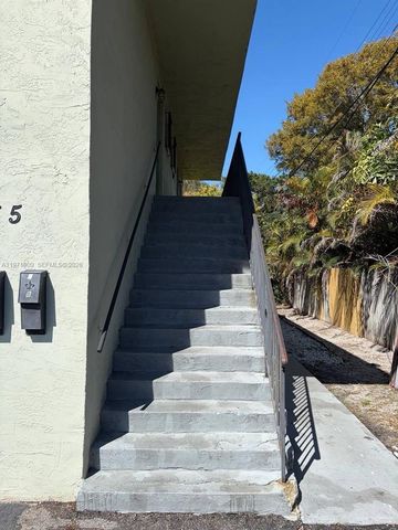 35 NE 13th St 1-2, Fort Lauderdale, FL 33304