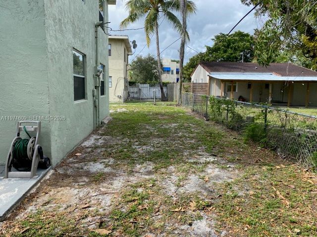 35 NE 13th St 1-2, Fort Lauderdale, FL 33304