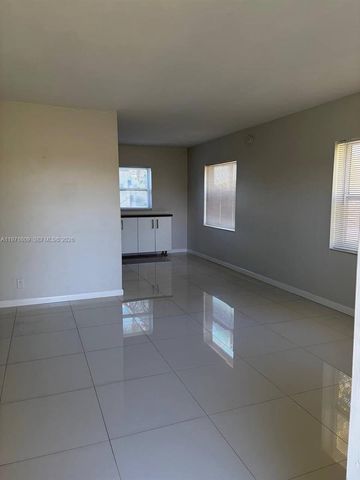 35 NE 13th St 1-2, Fort Lauderdale, FL 33304