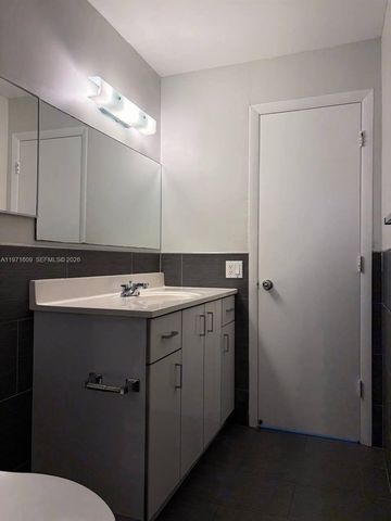 35 NE 13th St 1-2, Fort Lauderdale, FL 33304