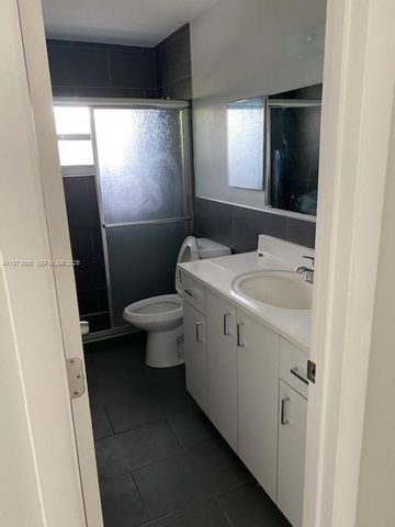 35 NE 13th St 1-2, Fort Lauderdale, FL 33304