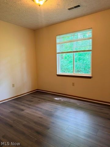 1898 Springfield Lake Boulevard 105, Akron, OH 44312