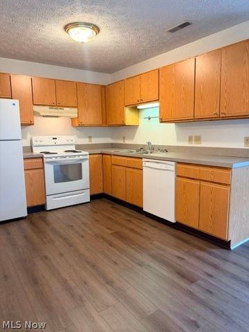 1898 Springfield Lake Boulevard 105, Akron, OH 44312
