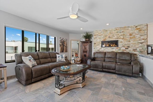 100 Coast 405, La Jolla, CA 92037