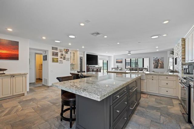 100 Coast 405, La Jolla, CA 92037