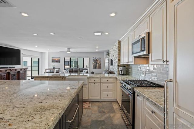 100 Coast 405, La Jolla, CA 92037