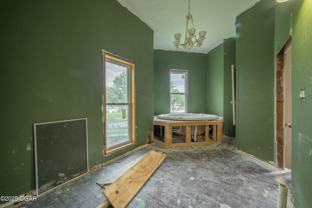 300 S Delaware Avenue, Columbus, KS 66725