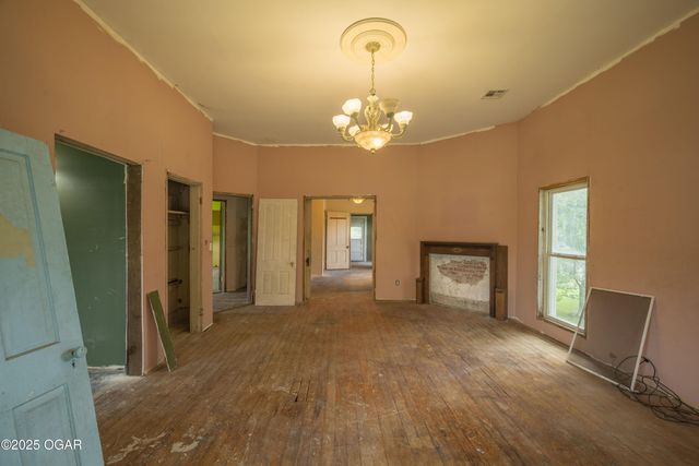 300 S Delaware Avenue, Columbus, KS 66725