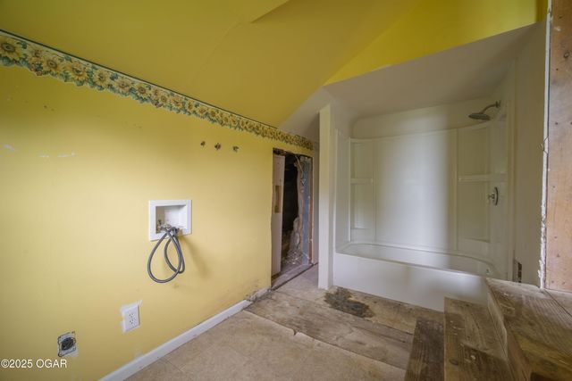 300 S Delaware Avenue, Columbus, KS 66725