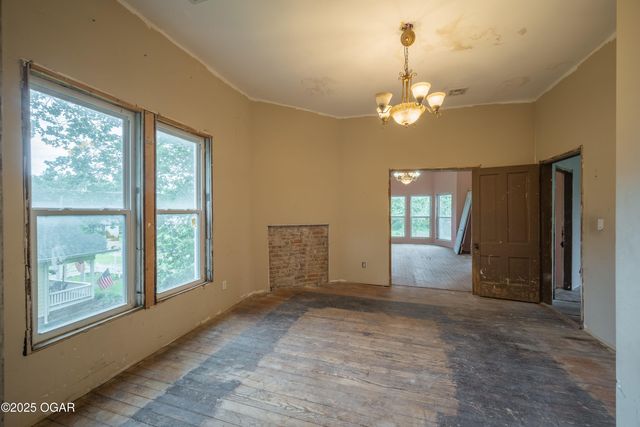 300 S Delaware Avenue, Columbus, KS 66725