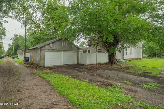 300 S Delaware Avenue, Columbus, KS 66725