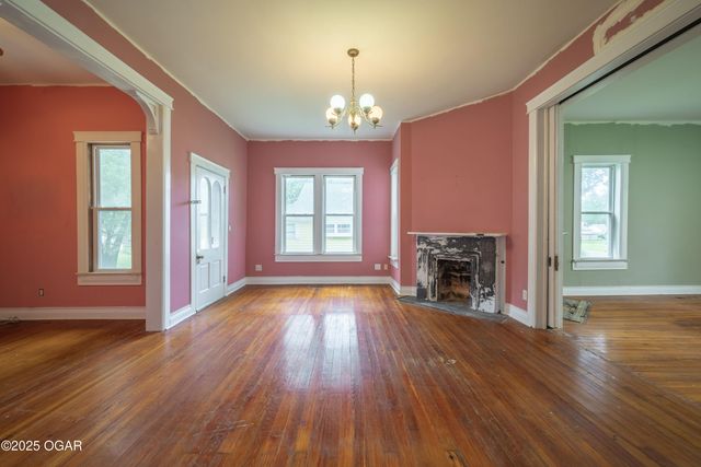 300 S Delaware Avenue, Columbus, KS 66725