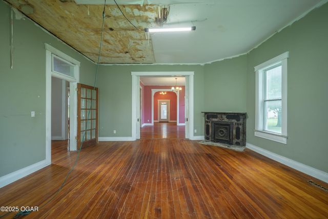 300 S Delaware Avenue, Columbus, KS 66725