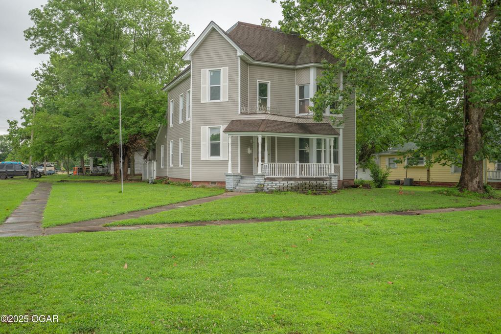 300 S Delaware Avenue, Columbus, KS 66725