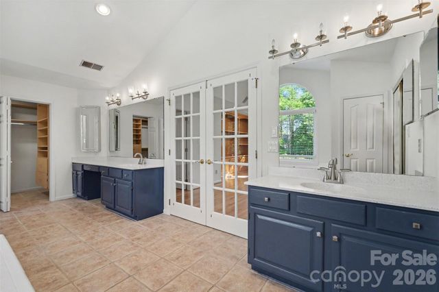 6123 Glen Manor Drive, Charlotte, NC 28269