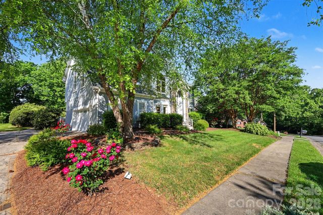 6123 Glen Manor Drive, Charlotte, NC 28269
