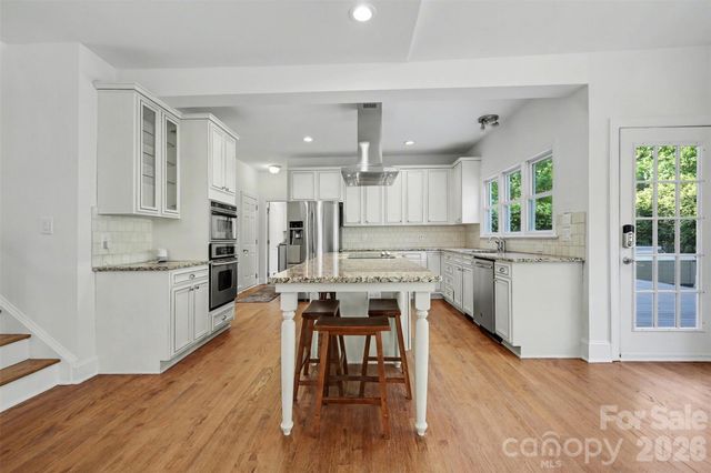 6123 Glen Manor Drive, Charlotte, NC 28269
