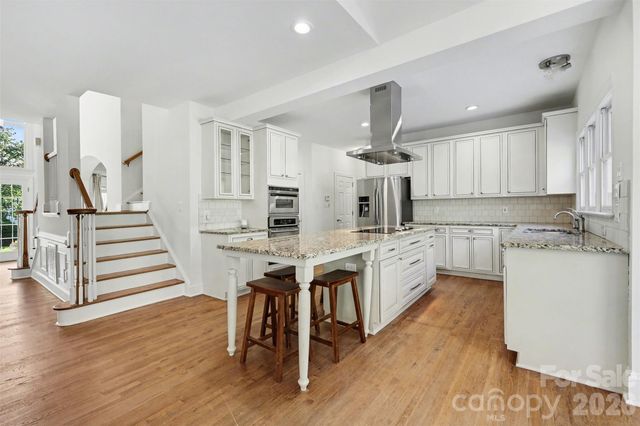 6123 Glen Manor Drive, Charlotte, NC 28269